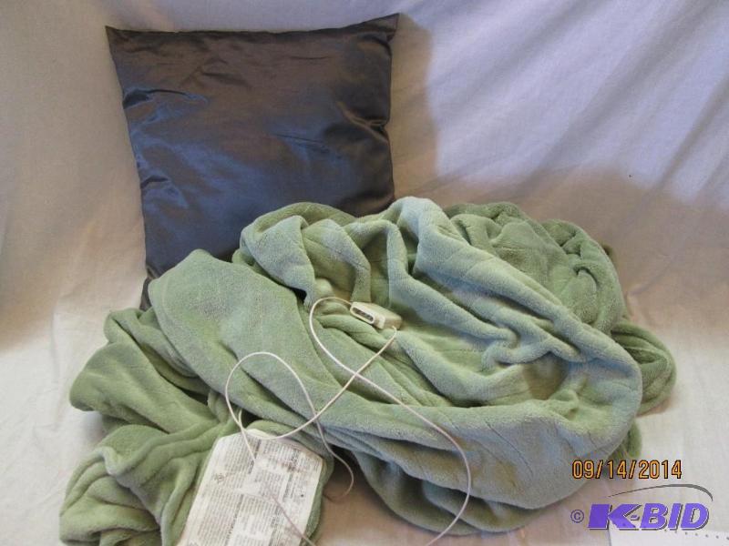 lot 71 image: Used clean and plush electric blanket with pi...