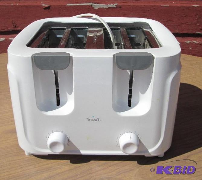 lot 85 image: Rival 4 slice toaster.very clean...