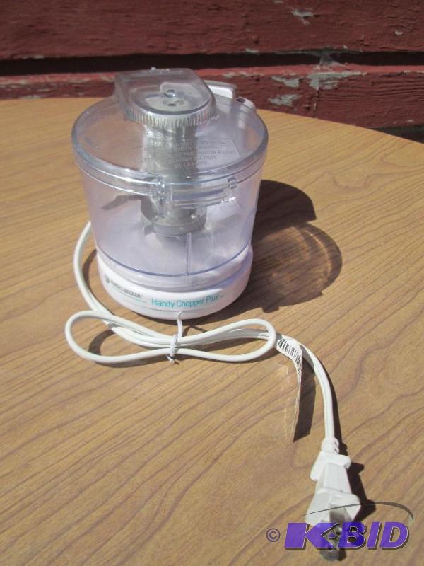 lot 87 image: Black& Decker handy chopper plus...
