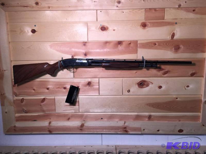 Browning Model 42 pump action shotgun, Calibe...