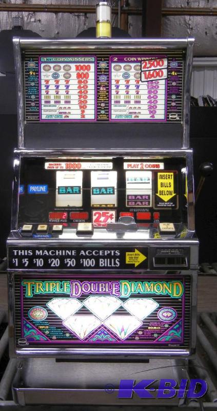 lot 1006 image: IGT S TRIPLE DOUBLE DIAMOND REEL SLOT MACHINE