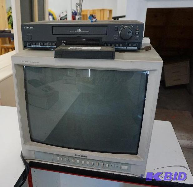 lot 109 image: Samsung Electronic Security System Includes 4...