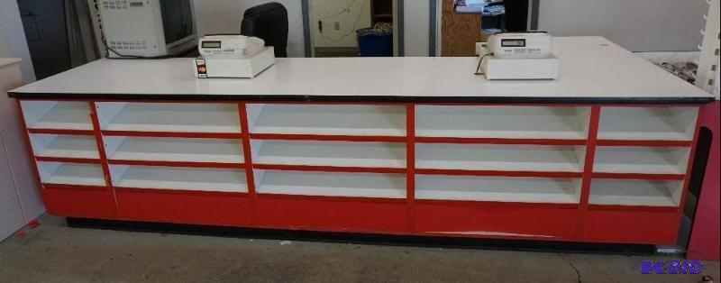 lot 114 image: Retail Check Out Counter Desk With L Shaped E...