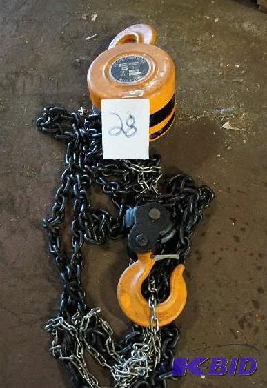 lot 28 image: Central Machinery 5 Ton Chain Hoist Appears I...