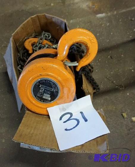 lot 31 image: Central Machinery 2 Ton Chain Hoist Appears T...