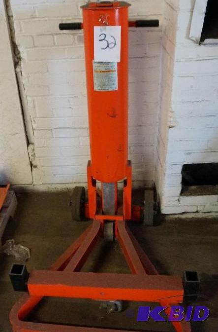 lot 32 image: Central Hydraulics Model 33795 2 Ton Portable...