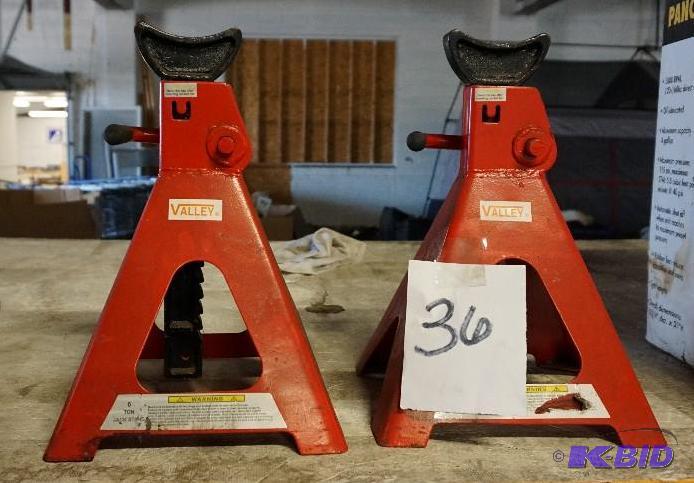 lot 36 image: Valley Brand Auto Mechanics Jack Stands In Go...
