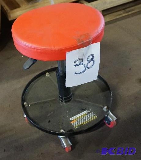 lot 38 image: Central Hydraulics Mechanics Wheeled Stool Wi...