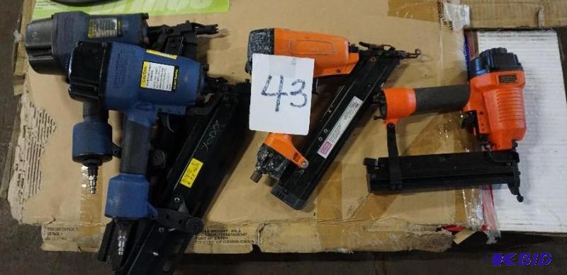 lot 43 image: 1 Lot of Pneumatic Air Nailers and Staplers W...