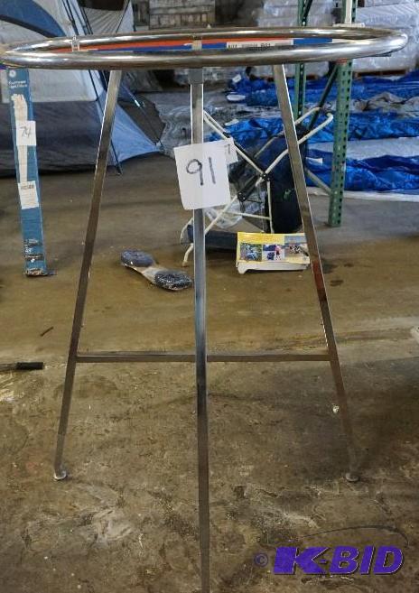 lot 91 image: Metal Apparel Storage Display Stand In Good C...
