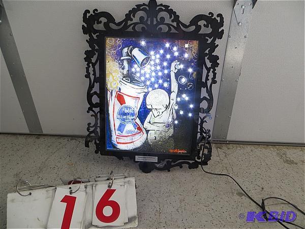 lot 16 image: Pabst Lighted Beer Sign