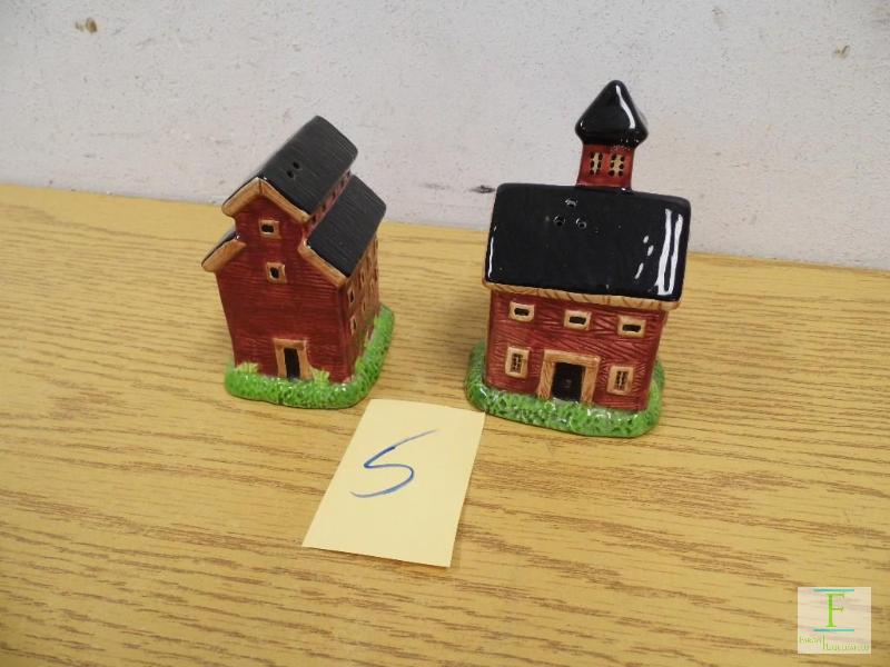 Barn Salt & Pepper Shakers