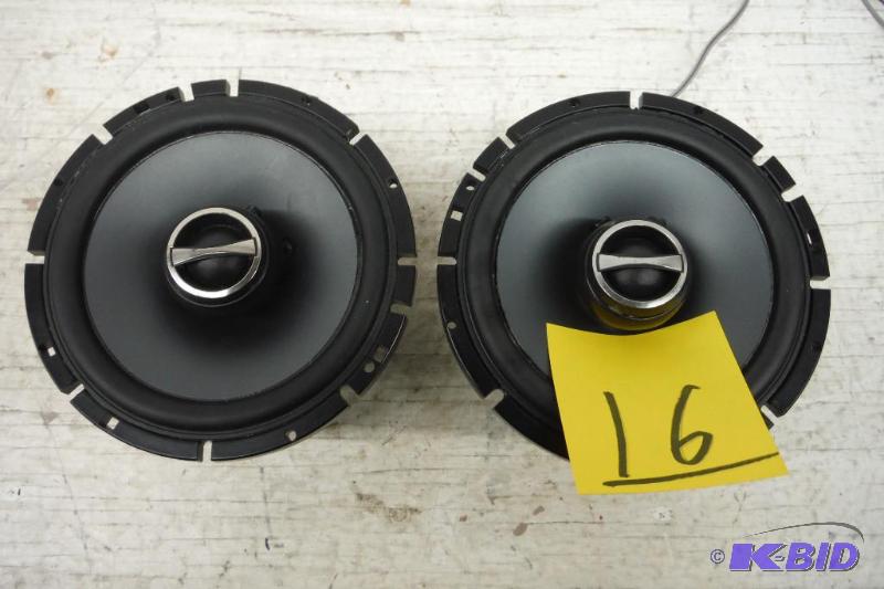 lot 16 image: Alpine SPS-610 6- 2-Way Car Speakers