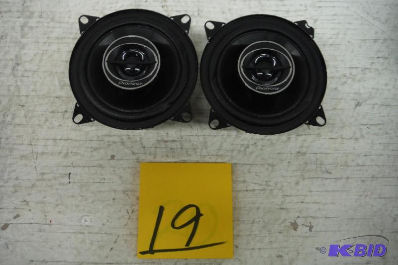 lot 19 image: Pioneer TSG1045R 4-Inch 210W 2-Way Car Speakers