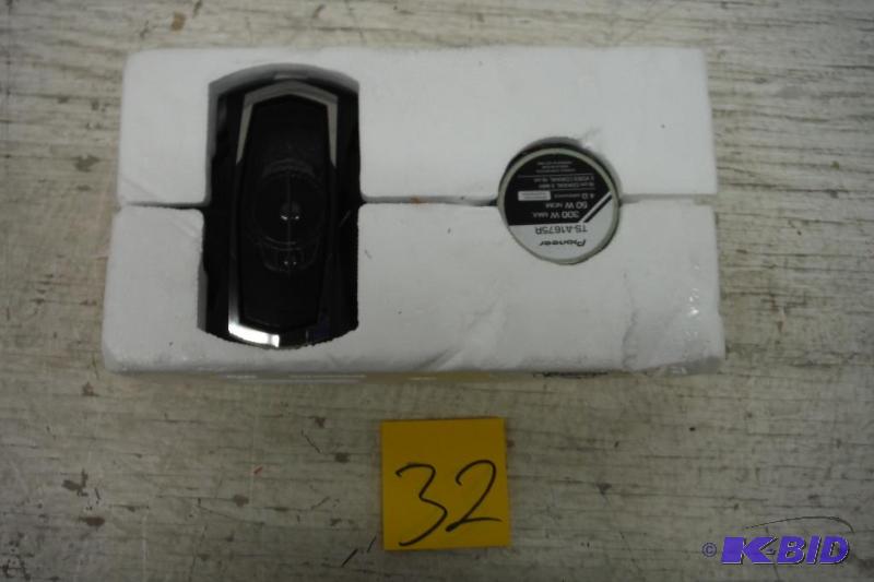lot 32 image: Pioneer TS-A1675R 6-12 3-Way TS Series Coaxial Car Speakers