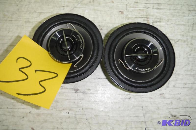 lot 33 image: Pioneer TSG1044R G-Series 4-Inch 2-Way Coaxial Speakers