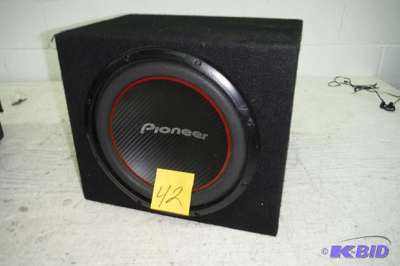 lot 42 image: 12 Subwoofer box w blown sub