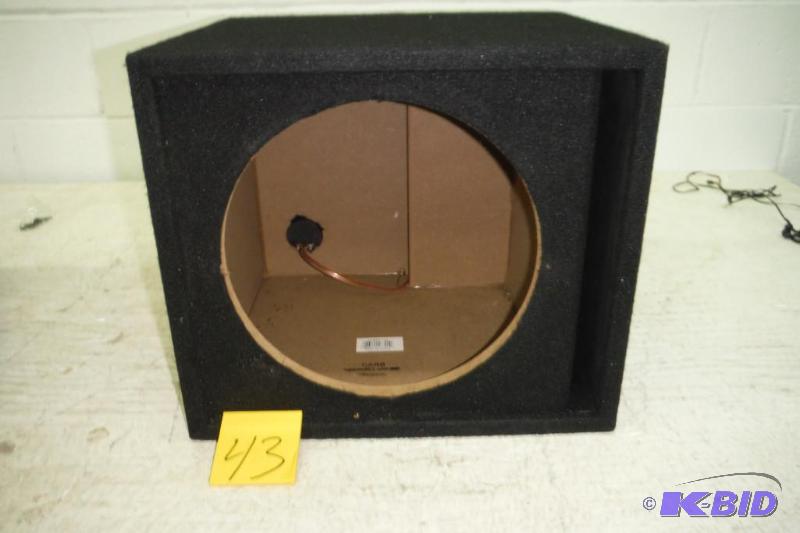 lot 43 image: 12 Subwoofer box