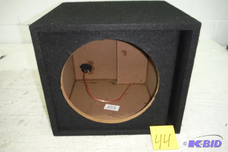 lot 44 image: 12 Subwoofer box