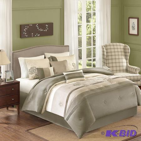 lot 92 image: Better Homes and Gardens Jelissa 7-Piece Comforter Bedding Set