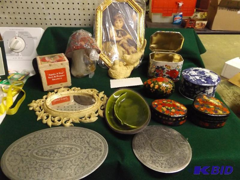 lot 110 image: household decorative items, tin box, ash tray...