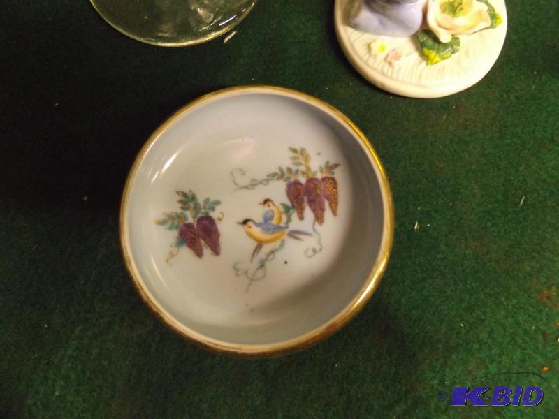 lot 14 image: misc household items, Pyrex baking dishes, wi...