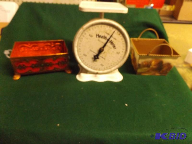 lot 160 image: Old Health-O-Meter Food Scale, two metal bask...
