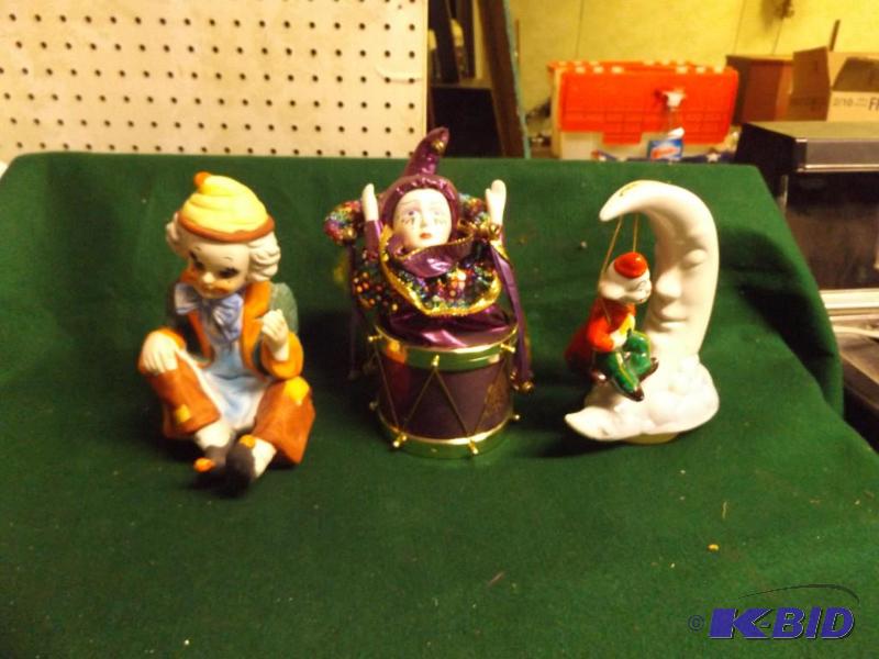 lot 167 image: Clown Music Boxes...