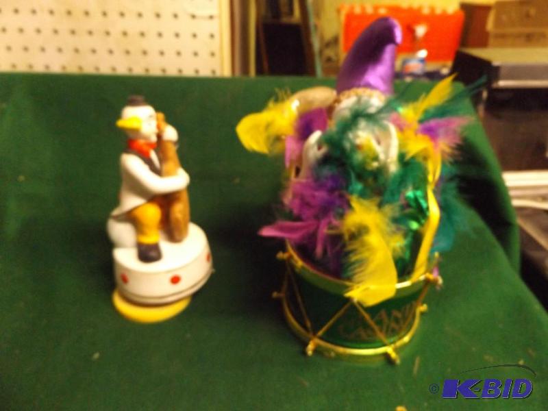 lot 169 image: Clown Music Box and Grand Casino clown on dru...