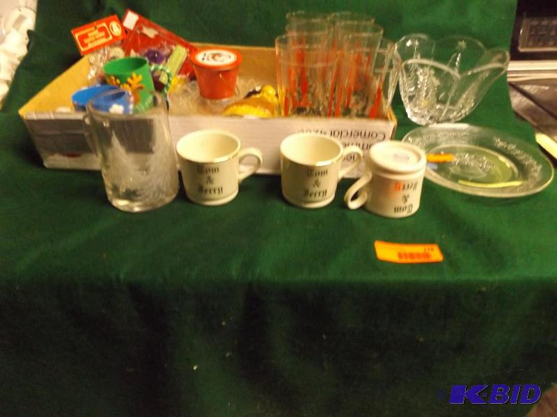 lot 178 image: Misc household items, Christmas glasses, mugs...