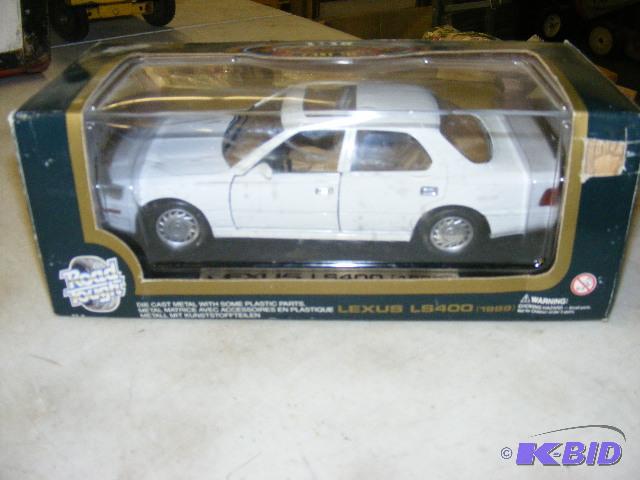 lot 190 image: Lexus LS 400 toy car 118 Die Cast Metal, 198...