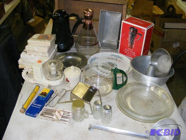 lot 211 image: misc kitchen items, salt and pepper shakers, ...