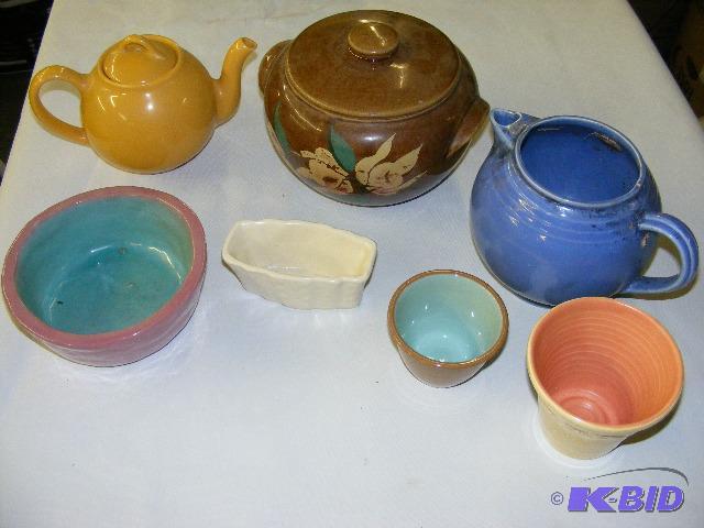 lot 221 image: USA Pottery pieces, one piece marked UND...