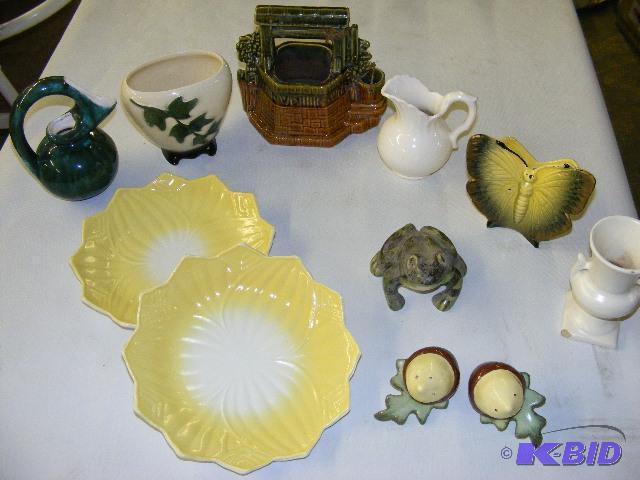 lot 251 image: Acorn salt and pepper shaker set, wishing wel...