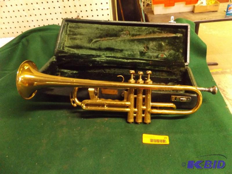lot 29 image: Trumpet in case...
