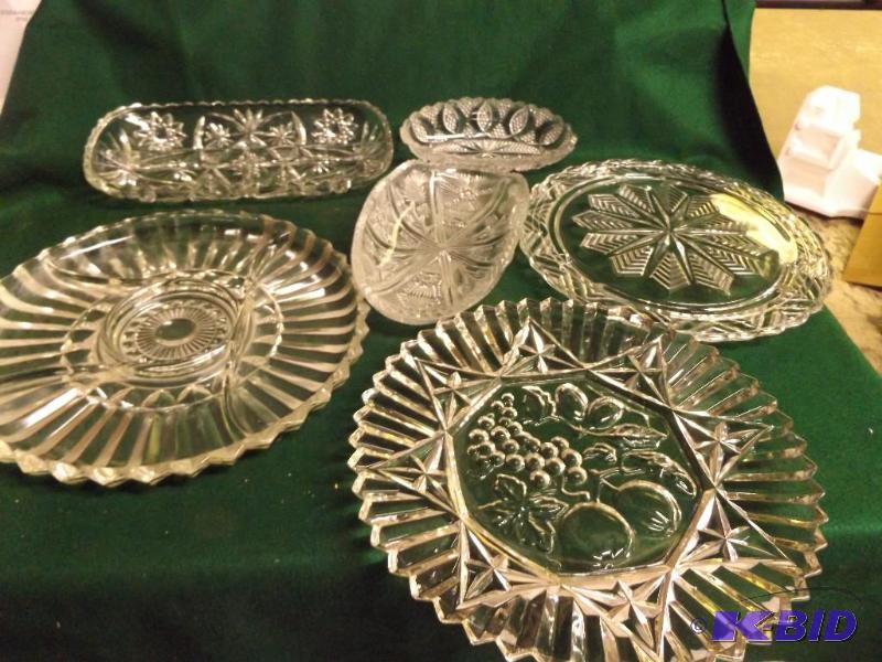 lot 71 image: Glassware serving dishes...