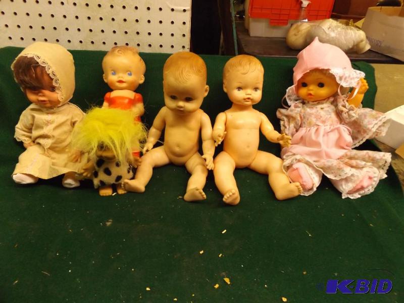 lot 93 image: 5 older baby dolls...