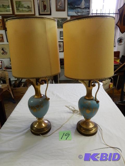 2 table lamps