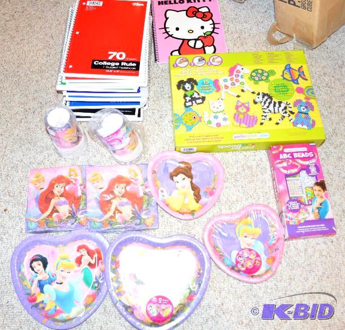 lot 115 image: Disney Party - Notebooks, beads, Disney party...