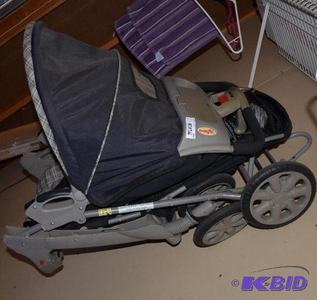 lot 117 image: Evenflo baby buggy (we didnt know how to ope...