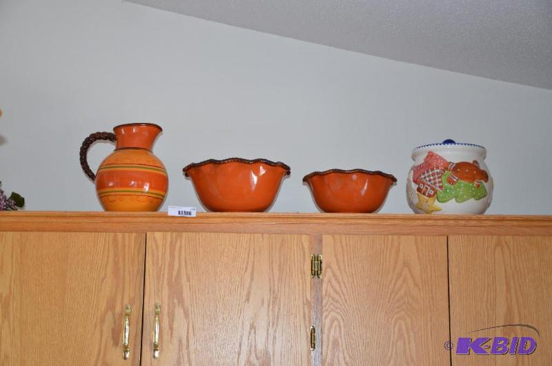 lot 175 image: Three ceramic bowls and one pitcher - cookie ...