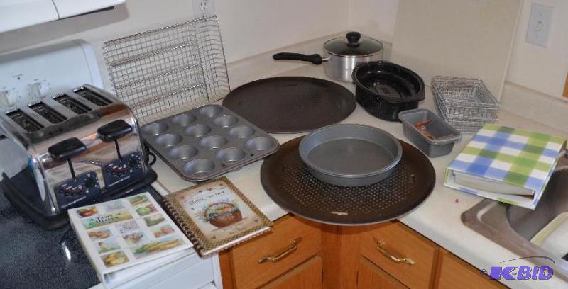 lot 177 image: Bakeware and cooking pans, 2 16" pizza p...