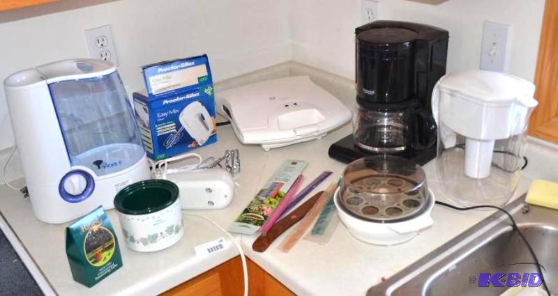 lot 180 image: Britta water filter, Connaisseur coffee maker...