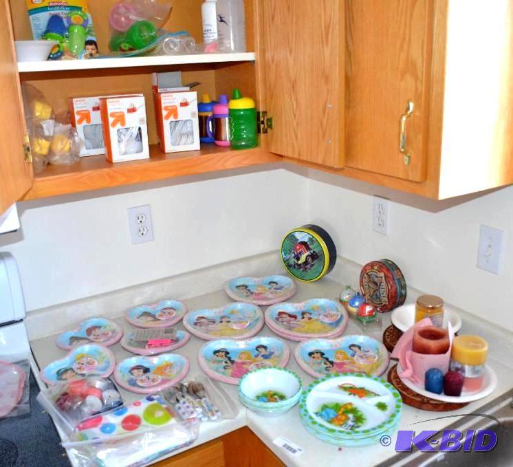 lot 183 image: Disney party paper plates, plastic divided pl...