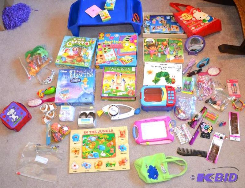 lot 196 image: Games, 3 new puzzles, plastic lap desk, new b...
