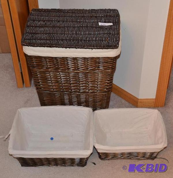 lot 56 image: Wicker hamper with muslin lining, 18x22x11, t...