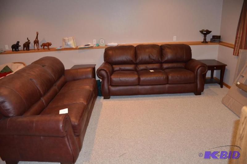 lot 58 image: Beautiful leather couch 80" long, matche...