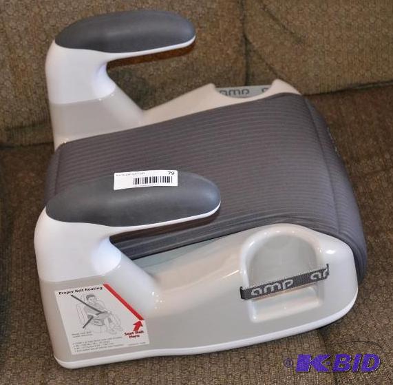 lot 79 image: Evenflo booster seat appears new unused...