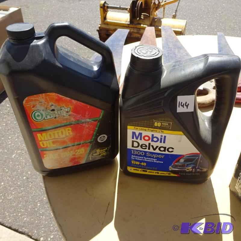 4 Qts. 1540 Oil. 5 Qts 5W20 Oil...