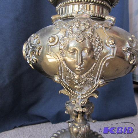 lot 106 image: Antique Elegant Brass Lamp